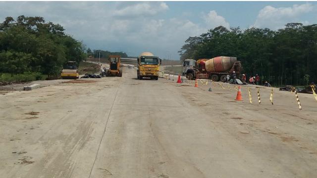 Satu Lajur Jalan Tol Pandaan – Malang Dipakai Bergiliran