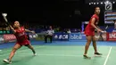 Ganda Putri Indonesia, Della Destiara Haris/Rosyta Eka Putri Sari mengembalikan kok ke arah Luo Ying/Luo Yu di Babak Kedua Indonesia Open di Jakarta, kamis (15/6). Della/Rosyta unggul 20-22. 21-14, 21-14. (Liputan6.com/Helmi Fithriansyah)