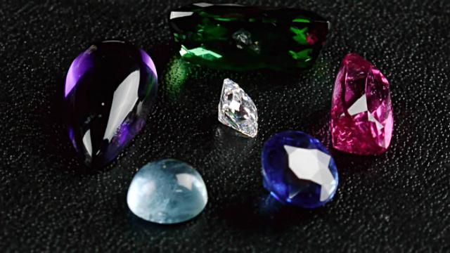 Ilustrasi batu mulia permata