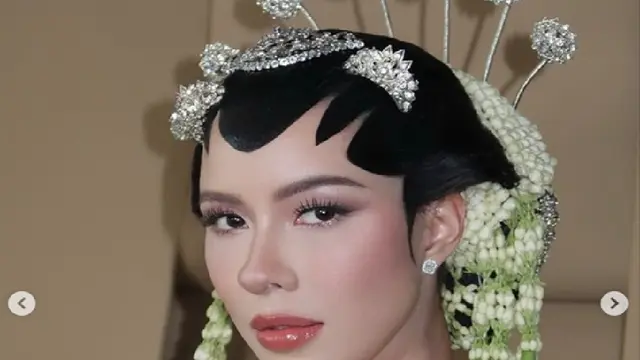 Busana Resepsi DJ Patricia Schuldtz Istri Darma Mangkuluhur, Usung Adat Solo dengan Modifikasi