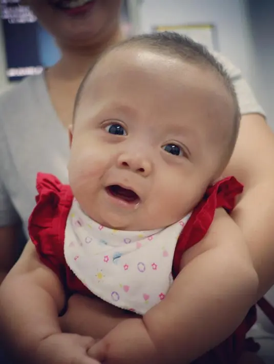 Belum termasuk biaya dokter dan lain-lain. Joanna mengaku dalam seminggu membawa putrinya tiga sampai empat kali ke dokter. Itu belum termasuk biaya terapi. (Instagram/joannaalexandra)