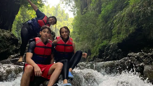 Go Public, Ini 6 Potret Mesra Aurora Ribero dan Alvy Xavier yang Kini Pacaran