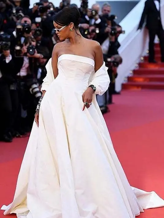 Hassan Jameel, seorang pengusaha Arab Saudi yang saat ini merupakan seorang direktur utama perusahaan keluarganya yang bernama Abdul Latief Jameel. Kabar kedekatan mereka pun semakin menyebar sampai kini. (Instagram/badgalriri)