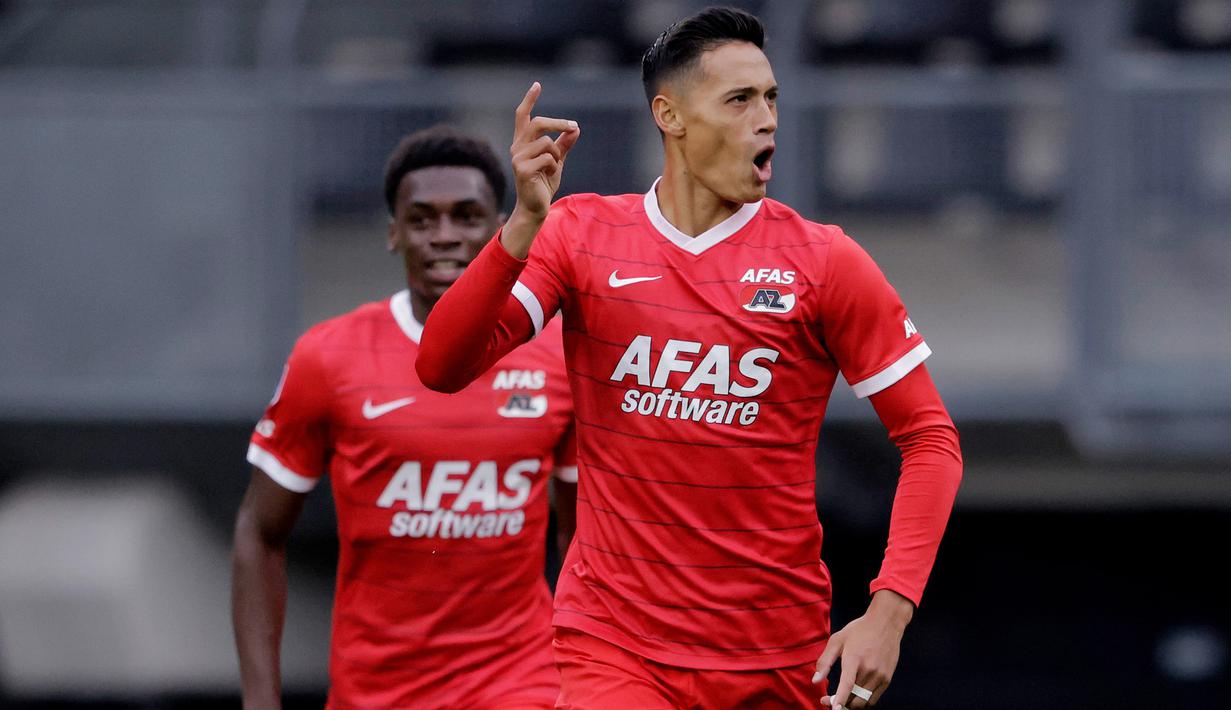 Bersama Timnas Belanda, ia baru tampil di level yunior, yaitu U-20. Total tampil dalam 3 laga, dimana debutnya terjadi saat laga melawan Timnas U-20 Italia di ajang U-20 Elite League. Belanda menang 3-2 atas Italia dalam laga yang digelar pada 20 November 2018. (twitter/europacnfleague)