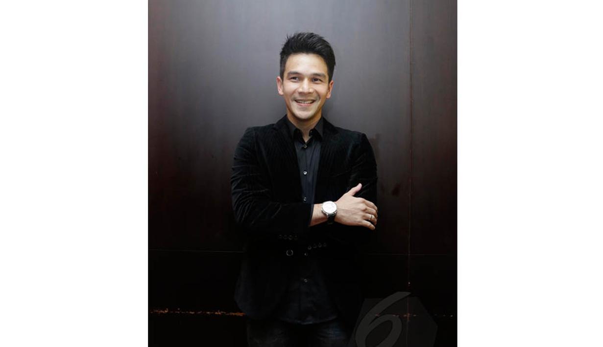 Bukan hanya wanita yang tertarik dengan ketampanan wajahnya, seorang gay bernama Bejo juga berhasil bercinta dengan Ijonk. (Liputan6.com/Miftahul Hayat)