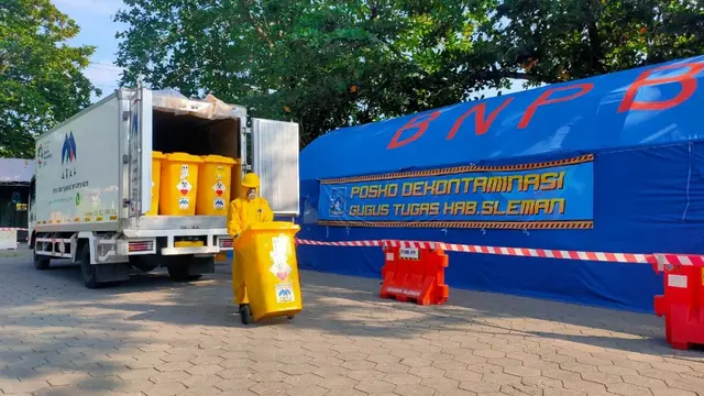 Pengambilan Limbah Medis Covid-19 di Posko Dekontaminasi Kabupaten Sleman.