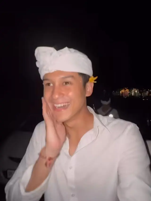 Potret Antonio Blanco Jr usai dicium ibu-ibu di Bali  (Sumber: Instagram/antonioblancojr)