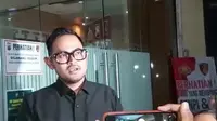 Presiden Arema FC Gilang Widya Pramana saat di Polda Jatim. (Dian Kurniawan/Liputan6.com)