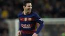 Bintang Barcelona, Lionel Messi tersenyum usai mencetak gol ke gawang Celta Vigo pada lanjutan La Liga Spanyol pekan ke-24 di Stadion Camp Nou, Barcelona. (AFP / Lluis Gene)