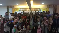 Sekitar 100 peserta santri, pelajar, mahasiswa di sela-sela acara Workshop Madrasah Digital di Garut, kemarin (Liputan6.com/Jayadi Supriadin)
