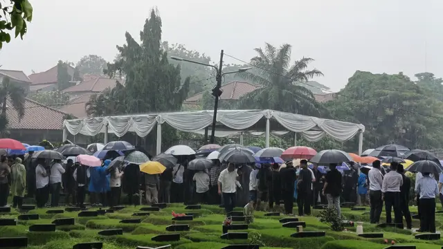 Pemakaman suami Najwa Shihab
