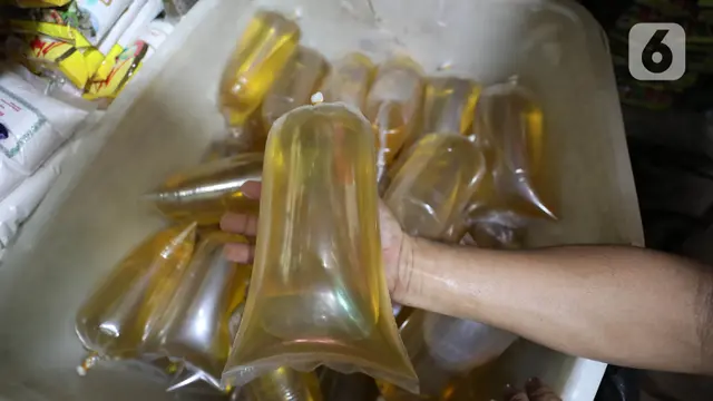 Minyak Goreng Curah di Pasar Tradisional Masih Diangka 15 Ribu Rupiah per Liter