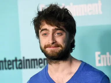Aktor ganteng Daniel Radcliffe tampil berbeda saat hadir di San Diego Comic-Con 2015 di San Diego, California, 11 Juli 2015. (Jason Merritt/Getty Images untuk Entertainment Weekly/AFP)