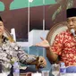 Anggota Komisi XI F-PDIP Hendrawan Supratikno (kiri) bersama Waketum Partai Gerindra Arief Poyuono saat diskusi Dialektika Demokrasi di Jakarta, Kamis (11/10). Diskusi bertema "Milliaran, Dana Annual Meeting IMF Darimana?. (Liputan6.com/JohanTallo)