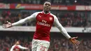 Pemain Arsenal, Danny Welbeck berselebrasi setelah mencetak gol ke gawang Southampton dalam lanjutan Pramier League 2017/2018 di Stadion Emirates, Minggu (8/4). Welbeck jadi pahlawan The Gunners lewat dua gol yang disumbangkannya. (Tim Goode/PA via AP)