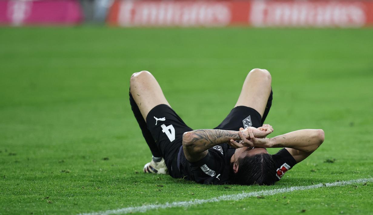 Hasil itu membuat Kevin Diks Cs menempati posisi ke-15 dengan raihan 25 poin di klasemen sementara Bundesliga 2025/2026. (AFP/Alexandra Beier)