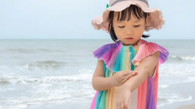 Tips Memilih Sunscreen untuk Anak dan Usia yang Tepat Mulai Menggunakannya