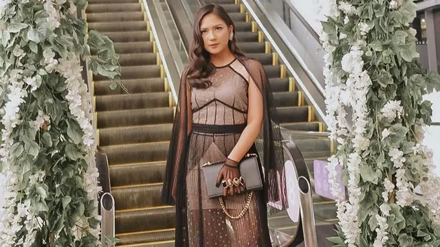 FOTO: Gaya Jessica Mila dengan Gaun Malam Simpel, Cantik dan Memesona