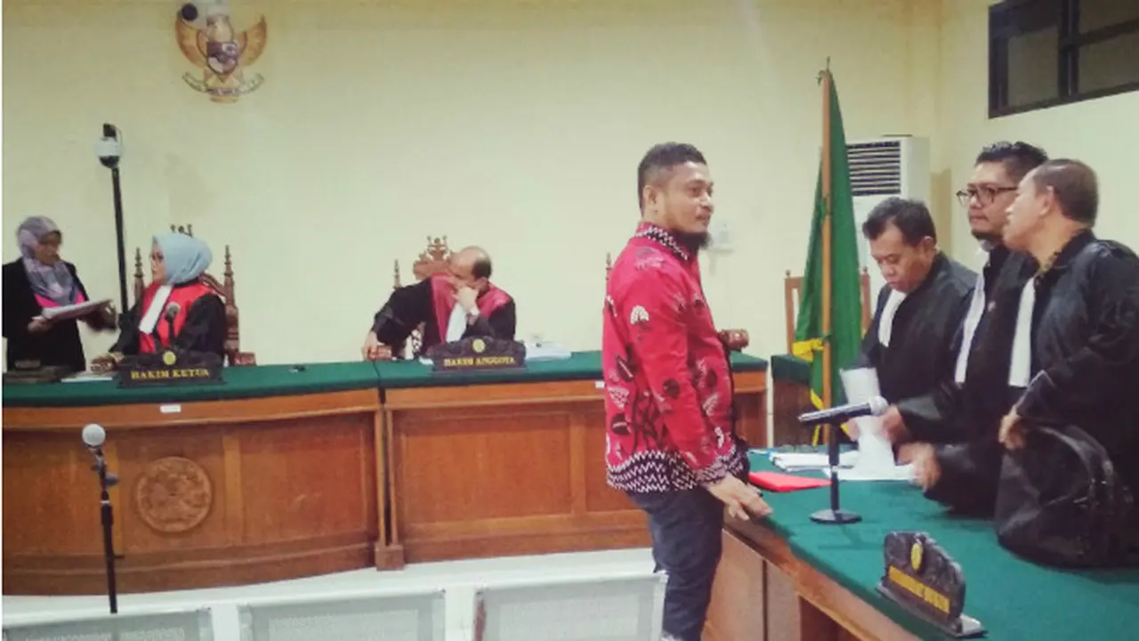 Terbukti Terima Uang Jasa Proyek, Bupati Buton Selatan Dituntut 10 Tahun Penjara