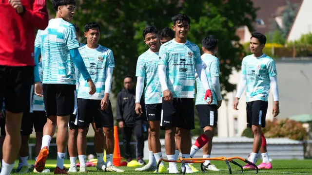 Foto: Jauh dari Raut Tegang, Begini Latihan Timnas Indonesia U-23 Jelang Laga Play-off Melawan Guinea