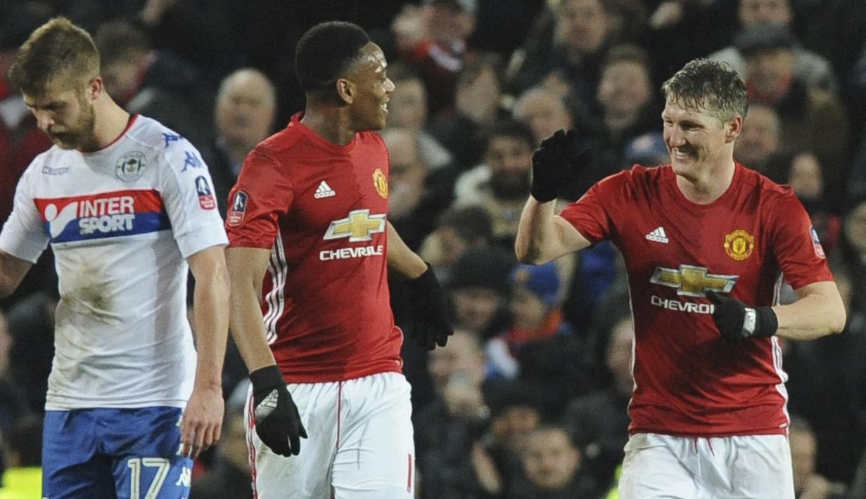 Kembalinya Bastin Schweinsteiger menjadi berkah bagi Manchester United, Basti mencetak satu gol ke gawang Wigan Athletic dan membuatSetan Merah menang telak 4-0 pada Piala FA. (AP/Rui Vieira)