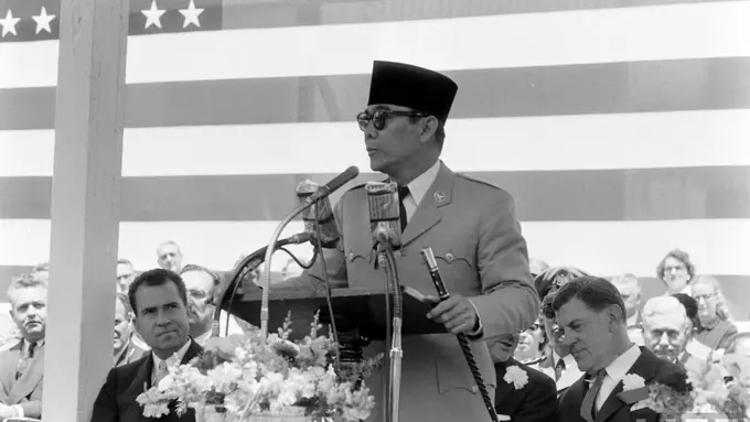 Pemimpin Negara yang Punya Busana Kebesaran Selain Soekarno