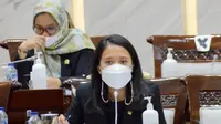 Anggota Komisi XI DPR RI Puteri Anetta Komarudin, saat Rapat Kerja Komisi XI DPR RI bersama KKSK untuk membahas evaluasi perekonomian dan stabilitas sistem keuangan kuartal I-2021. Foto: Mentari/rni