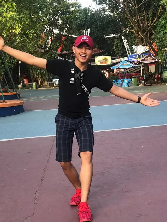 6 Potret Marvin, Kekasih Lebby Wilayati yang Juga Pedangdut