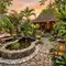 6 Desain Taman Depan Rumah dengan Kolam Ikan, Batu Koral Putih, dan Lampu Taman Minimalis