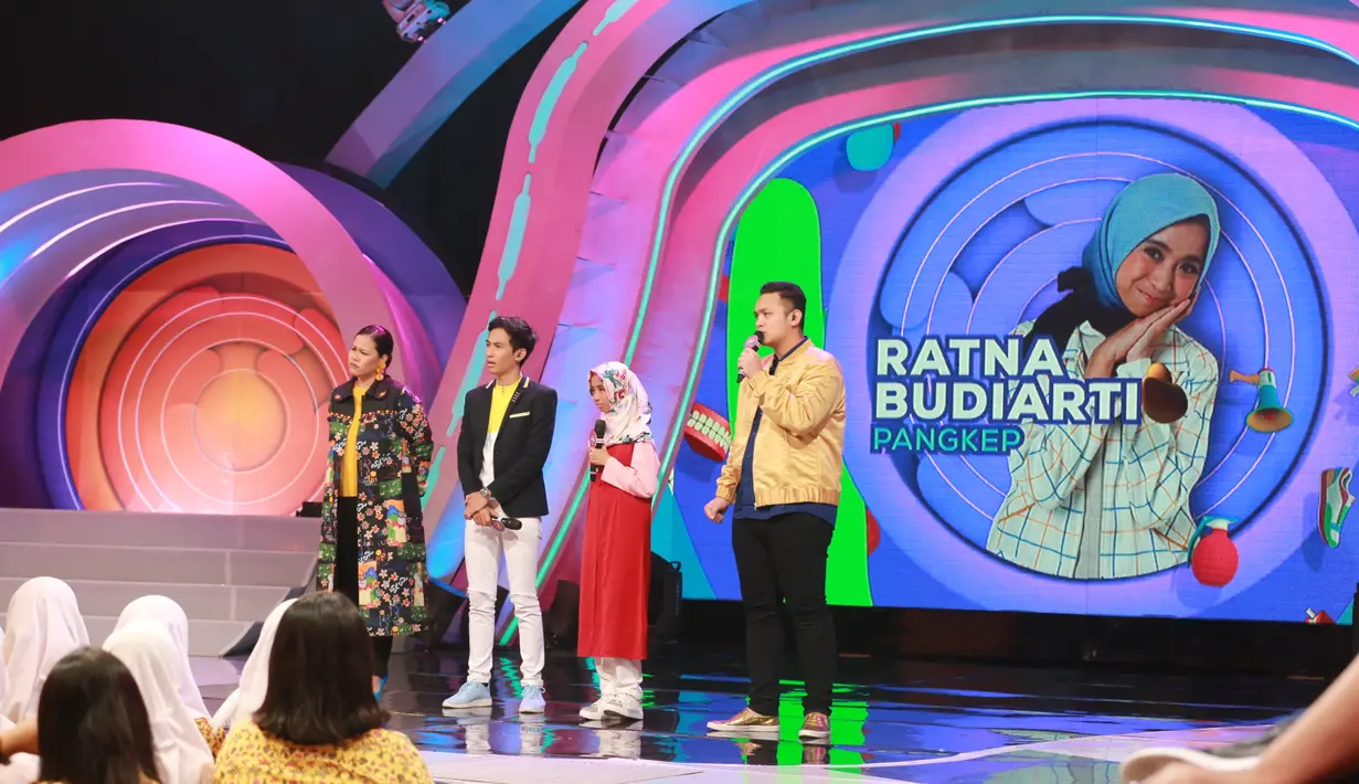 Grup 5 Bobi (Malang) anak didik Awwe, Dian Putrah (Medan) anak didik David Nurbianto, Marshel (Jakarta) anak didik Isman HS, Ratna Budiarti (Pangkep) anak didik Gilang Bhaskara, dan Aldi Hard (Surabaya) anak didik Mosidik. (Adrian Putra/Bintang.com)