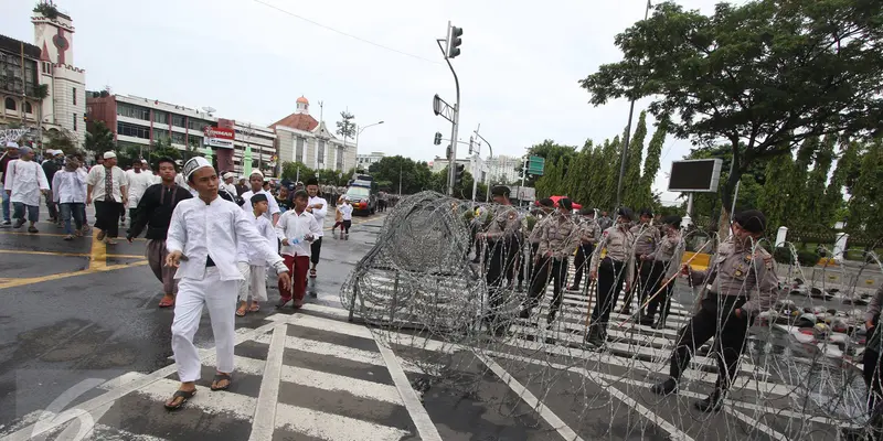 20170331-Polisi Pasang Kawat Duri di Istana Negara-Antonius
