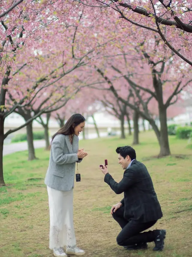 Potret Gaya Luna Maya saat Dilamar Maxime Bouttier. [@lunamaya]