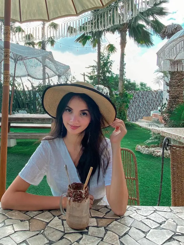 7 Pesona Sabrina Anggraini, Kekasih Belva Devara Sekaligus Puteri Indonesia Riau 2019