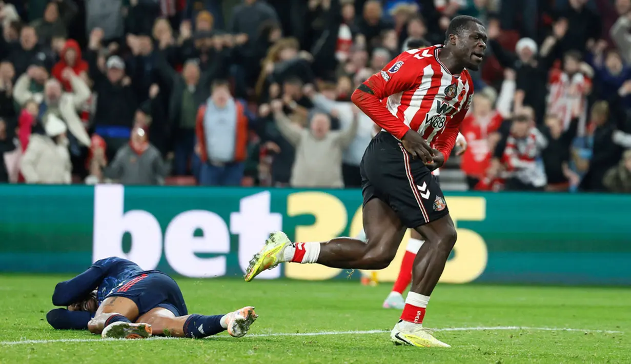 Gol penyeimbang di masa tambahan waktu dari Brian Brobbey menjadi pukulan telak bagi Arsenal, yang sudah unggul hingga menit-menit akhir. (Owen Humphreys/PA via AP)