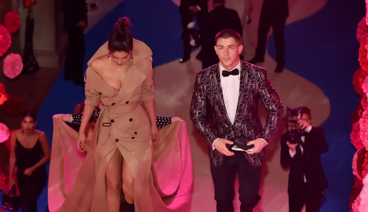 Hingga saat ini masih belum ada konfirmasi mengenai hubungan tersebut dari Nick maupun Priyanka. (ANDREW H. WALKER-REX-SHUTTERSTOCK/HollywoodLife)