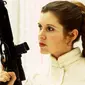 Carrie Fisher saat memerankan Leia di Star Wars: Empire Strikes Back. (Collider)