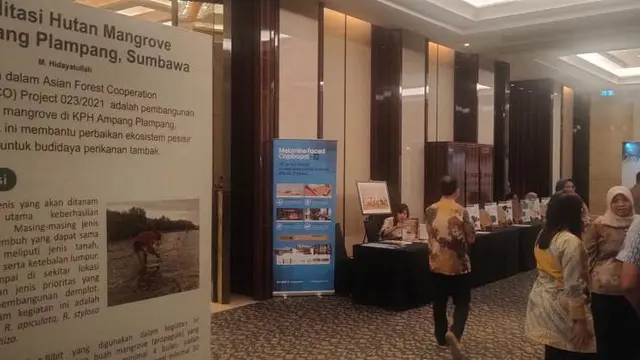 Simposium Nasional dengan tema “Standar Produk Hasil Hutan dalam Ekonomi Sirkular untuk Konstruksi Hijau” oleh KLHK.