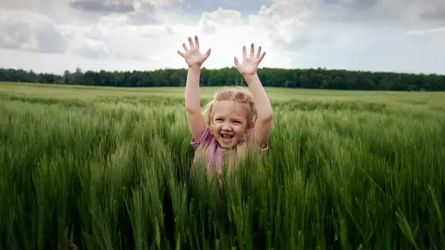 Si Kecil Takut Bertemu Orang Baru? Ini 5 Cara Efektif Mengatasi Rasa Cemasnya! (pexels.com/lurii laimin).