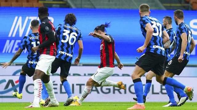 FOTO: Diwarnai Perkelahian, AC Milan Taklukkan Inter Milan di San Siro