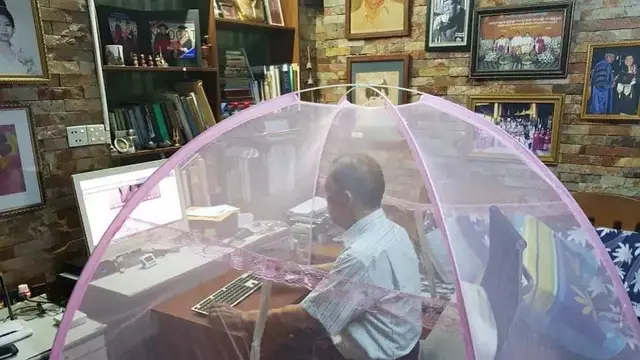 6 Tingkah Random Bapak-Bapak Saat Kerja di Kantor Ini Kocak