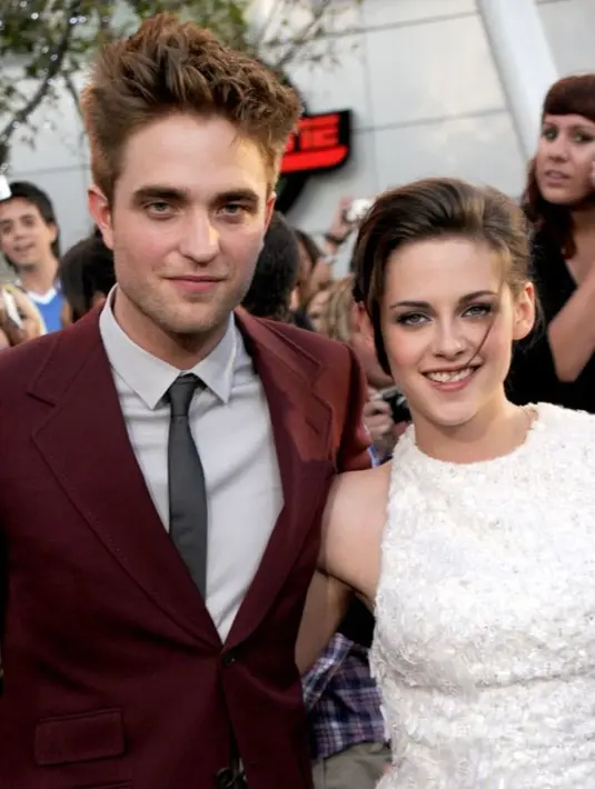 Robert Pattinson sendiri bahkan sampai saat ini masih berhubungan baik dengan mantan kekasihnya Kristen Stewart. (JASON MERRITT-ENTERTAINMENT-GETTY IMAGES)