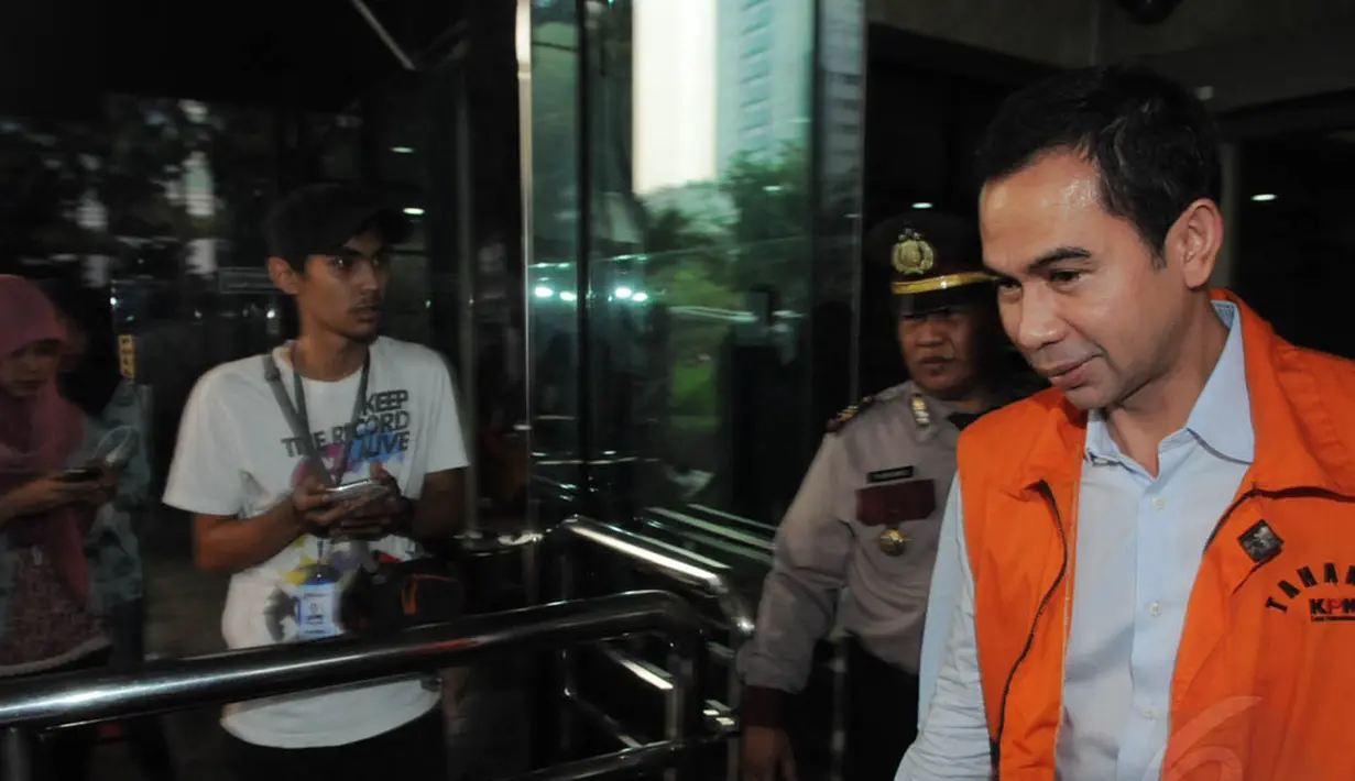 Wawan diperiksa sebagai tersangka kasus dugaan korupsi terkait pengadaan alat kesehatan di Dinas Kesehatan (Dinkes) Pemerintah Provinsi Banten tahun anggaran 2011-2013. (Liputan6.com/Herman Zakharia)