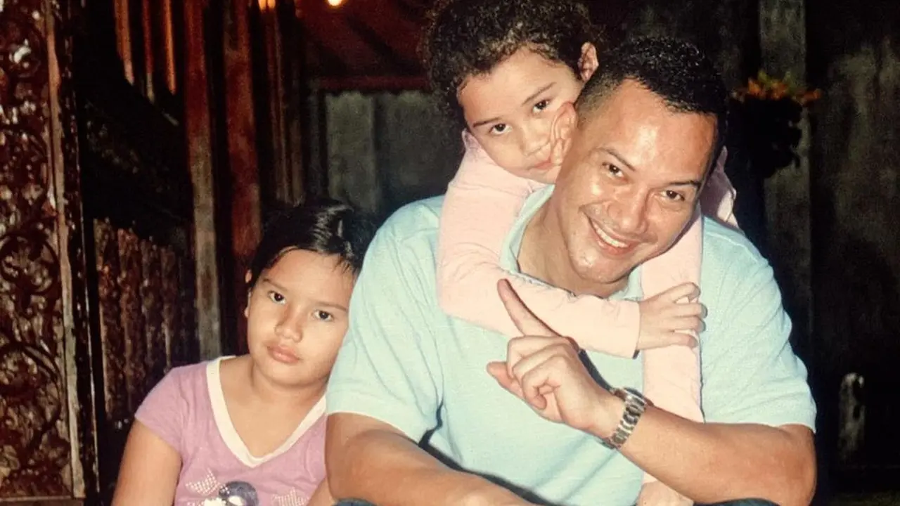 Adjie Massaid dengan Zahwa dan Aaliyah. (Foto: Dok. Instagram @aaliyah.massaid)
