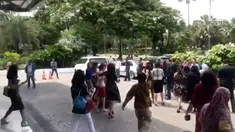 Wakil Gubernur DKI Sandiaga Uno lari keluar dari ruang rapat di Balai Kota saat gempa Banten mengguncang Jakarta.