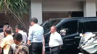 Sejumlah petinggi Partai Golkar menyambangi Airlangga Hartarto di rumah dinas Kementerian di Jalan Widya Chandra, Jakarta Selatan, Minggu (11/8/2024). (Merdeka.com/ Nur Habibie)