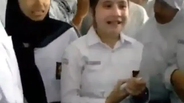 Pamer Nilai Bagus saat Jadi Murid, Ini 6 Foto Prilly Latuconsina saat Sekolah