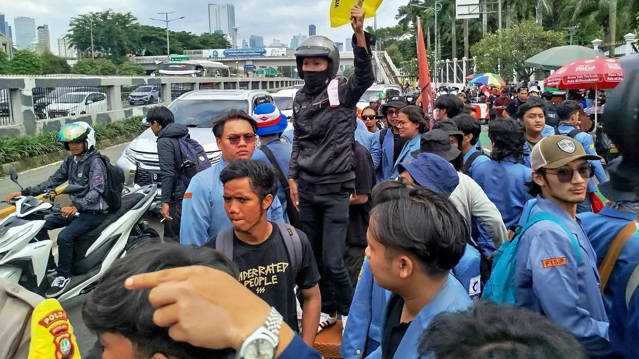 Unjuk rasa penolakan Revisi Undang-Undang Tentara NasionalIndonesia (RUU TNI) yang saat ini sudah sah menjadi undang-undang di Gedung DPR/MPR, Jakarta Pusat pada Kamis (20/3/2025) sempat memanas.