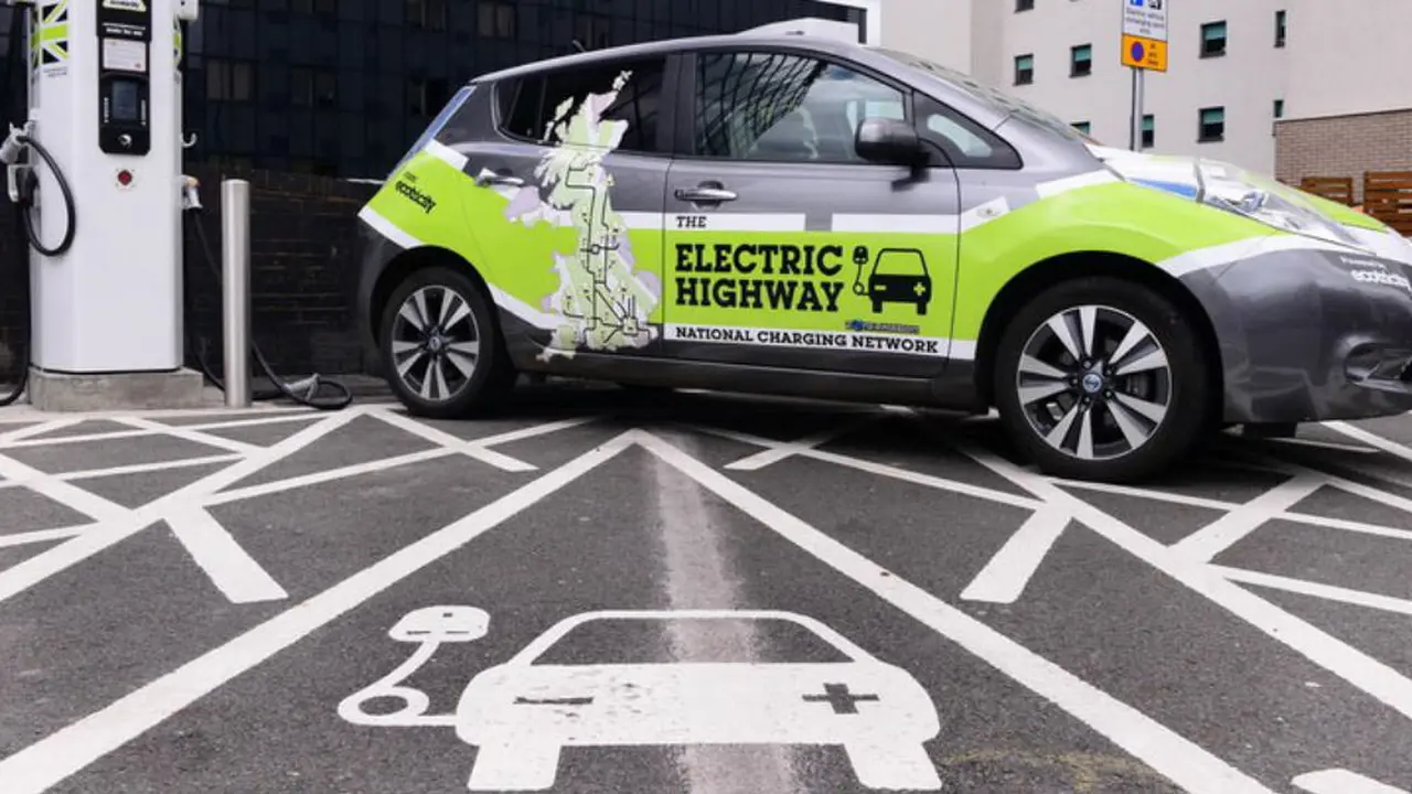 Nissan Ingin Ada Marka Resmi Stasiun Pengisian Mobil Listrik