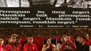 Ketum PDIP, Megawati Soekarnoputri saat berdialog dengan elemen muda di DPP PDIP, Jakarta, Senin (7/1). Megawati bercerita tentang pengalaman hidup sebagai Ketum Partai dan Sebagai anak sosok seorang Proklamator Ir. Soekarno. (Liputan6.com/Johan Tallo)