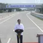 Presiden Joko Widodo (Jokowi) memberikan sambutan saat peresmian ruas  Tol Sragen-Ngawi di kilometer 538 jalan tol Solo-Ngawi, Jawa Tengah, Rabu (28/11). Tol Sragen-Ngawi ini merupakan bagian dari Jalan Tol Solo-Ngawi. (Liputan6.com/Angga Yuniar)